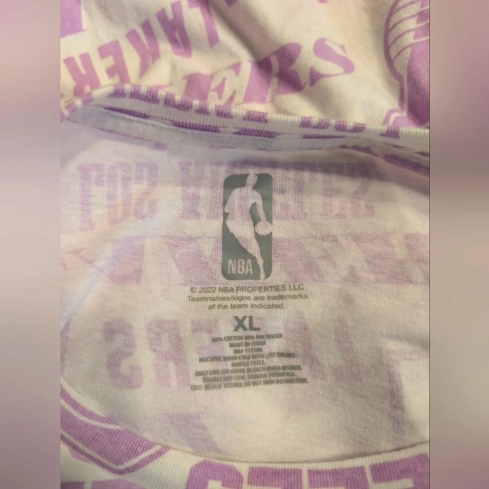 NBA Purple and White Los Angeles Lakers Short Sleeve T-Shirt Size XL - Picture 4 of 4